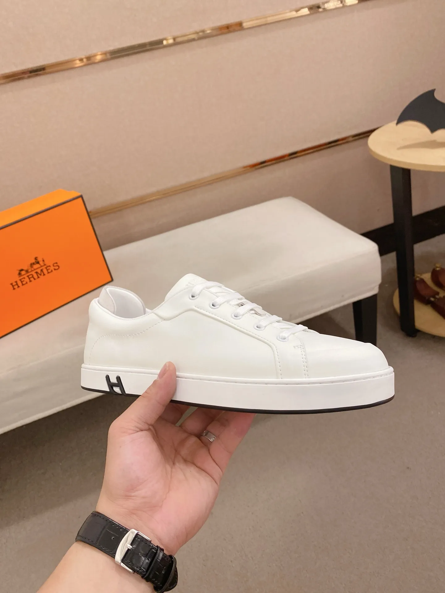 Men's clothing and shoes💰: 442💰《HERMES》【Classic original single version】Hermès; top 🔝purchase agent🔍🔍men's latest 🇺🇸 counter sales simultaneously, imported from Italy original ▲▲cowhide ▲▲ (high-end, nobility, class) ) Exquisite workmanship (Italian 🇮🇹 imported water-dyed 🐂 cowhide lining) sole: original sole provided by the original factory, ⚠️exclusive double-layer activity·TPR·rubber·combined molded outsole; super comfortable·wear-resistant·non-slip·environmental protection The real thing is more beautiful if you take the real thing (high quality, follow the order). You can enter and exit the counter at will * Number of yards: 38-44 (45 can be customized and cannot be returned or exchanged)